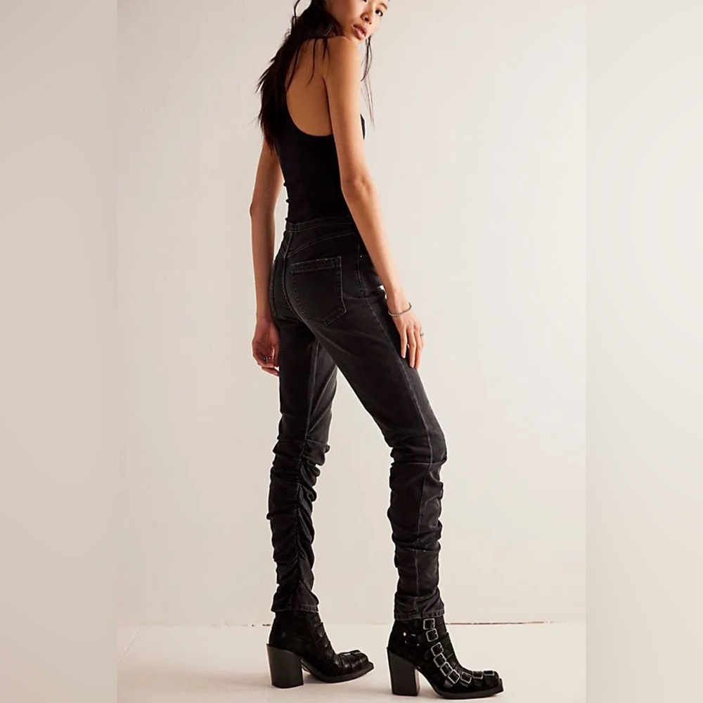 We The Free  NWT Free People 
Daliah Stacked Straight-Leg Jeans🖤 - Picture 4 of 10